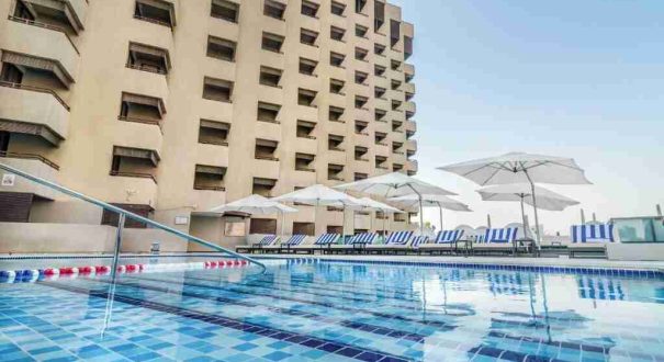 استخر روباز هتل رادیسون بلو دبی دیره کریک