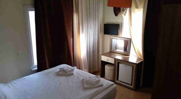 اتاق دو نفره هتل یاقوت وان با امکانات اقامتی