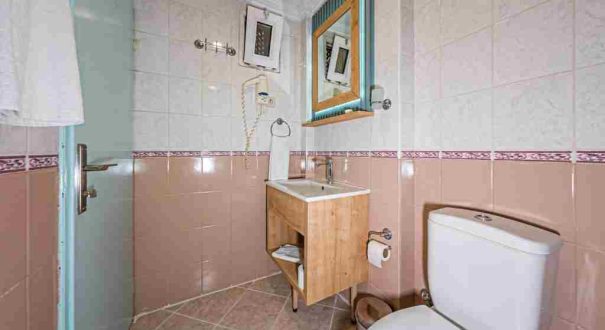 سرویس بهداشتی اتاق‌های هتل تریانا آنتالیا