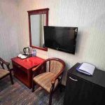 میز کار و تجهیزات اتاق هتل رویال باکو