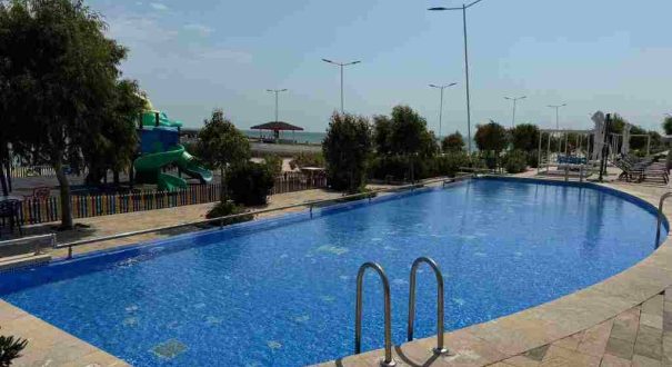 استخر روباز هتل سفایر مارین باکو در نزدیکی ساحل دریای خزر