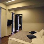 اتاق دبل هتل ال ام کلاب تفلیس با تخت دونفره و تلویزیون