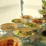 بوفه انواع سالاد و پیش‌غذا در هتل گرندر باتومی