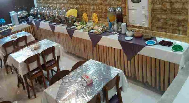فضای رستوران هتل آبشار مشهد برای صرف وعده‌های غذایی
