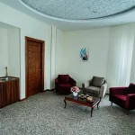 فضای نشیمن سوئیت هتل رضوان مشهد با مبلمان و امکانات اقامتی